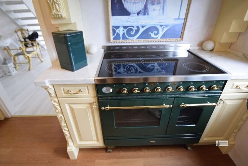 Backofen mit Ceranfeld und 5 Platten