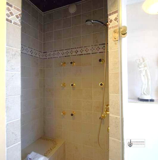 Dusche mit Massagestrahl