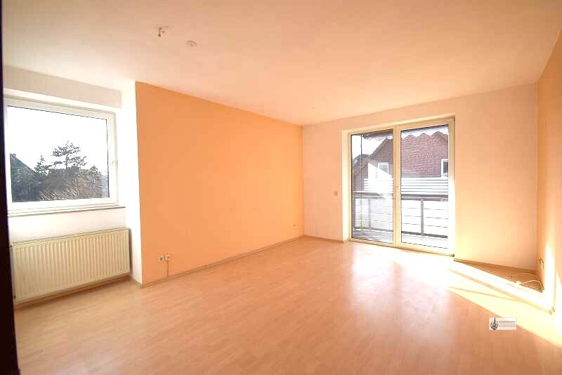 Wohnzimmer mit Balkontür