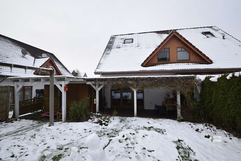 26 Blick zum Haus aus dem Garten