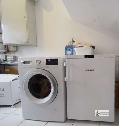 11 Waschmaschine und Kühlschrank bleiben im HWR