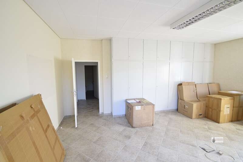 Schrankwand im Büro 1