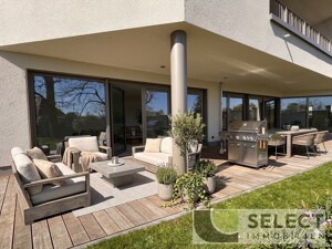 Terrasse 8Möbel KI generiert)