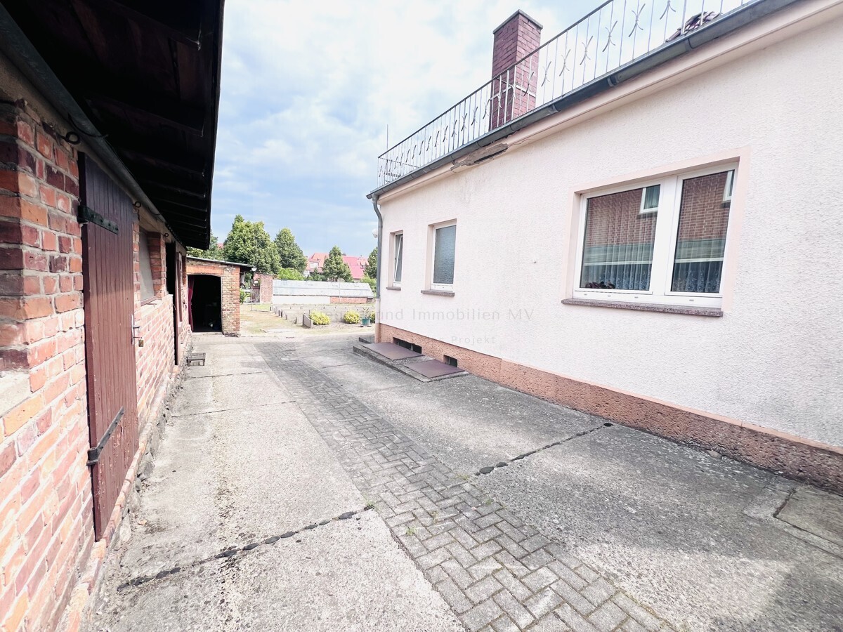 Zugang - Stellplatz über Lübzer Straße