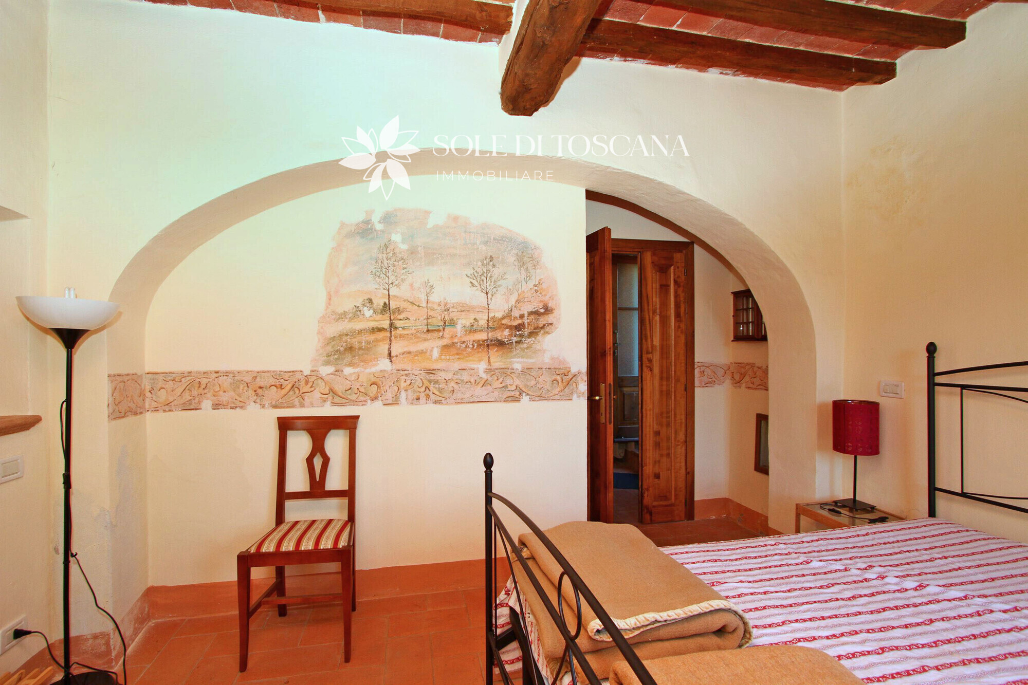 Stone house  with 2 terraces in Petroio with panoramic view over the Val d'Orc (9)