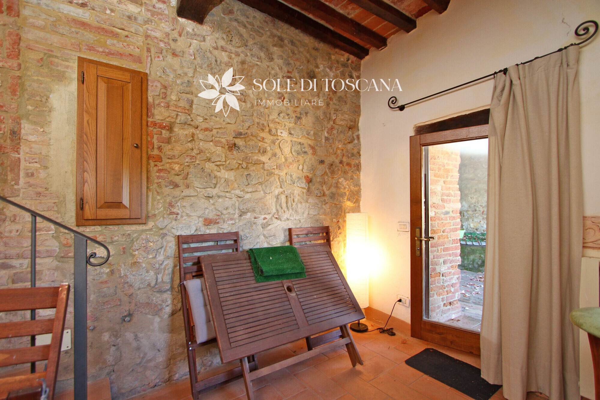 Stone house  with 2 terraces in Petroio with panoramic view over the Val d'Orc (12)