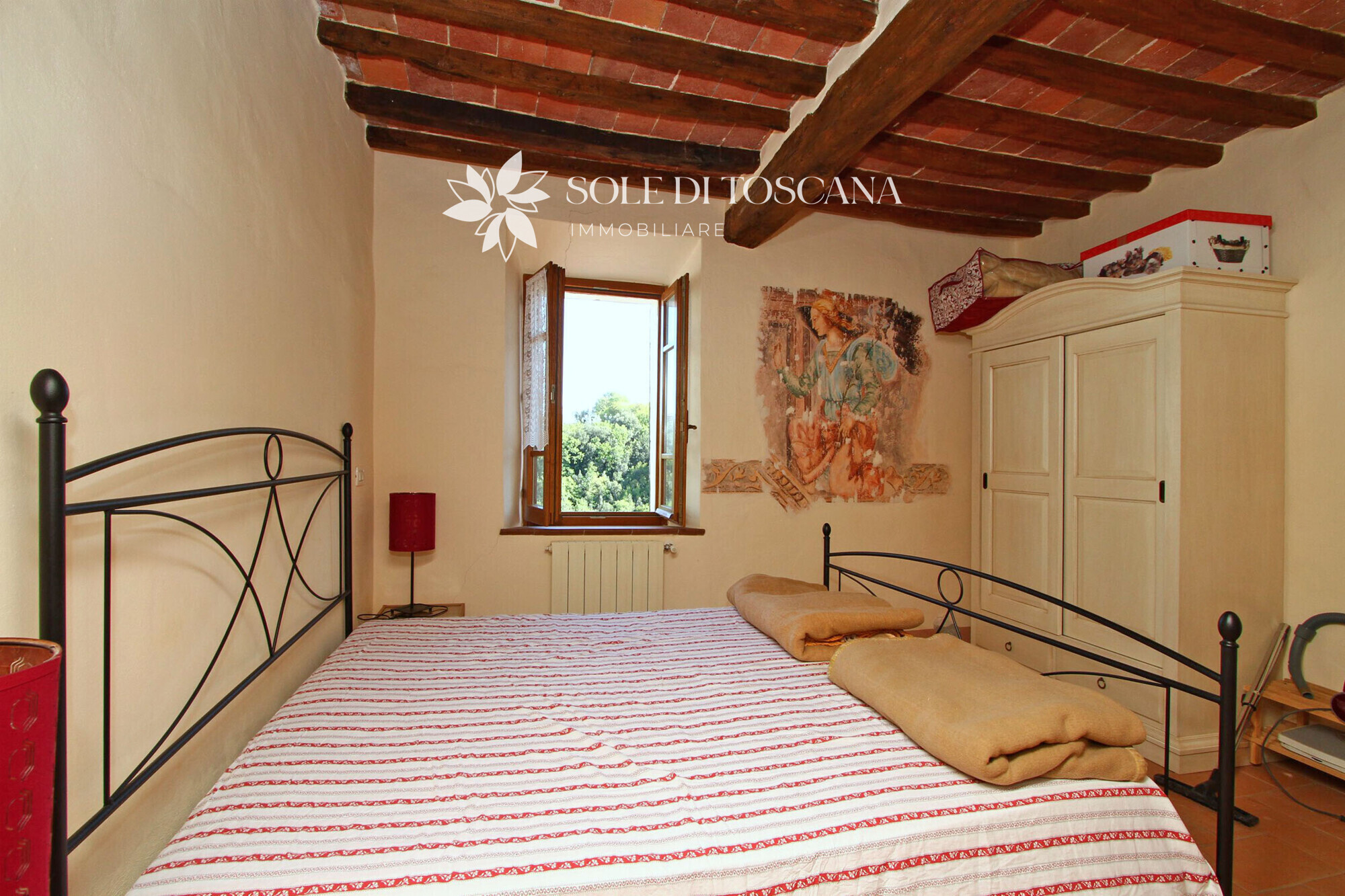 Stone house  with 2 terraces in Petroio with panoramic view over the Val d'Orc (7)