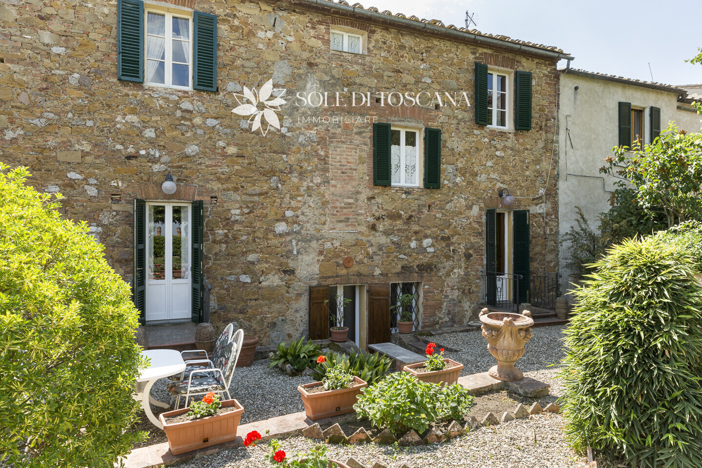 Montalcino Montisi restored townhouse with garden for sale (2)