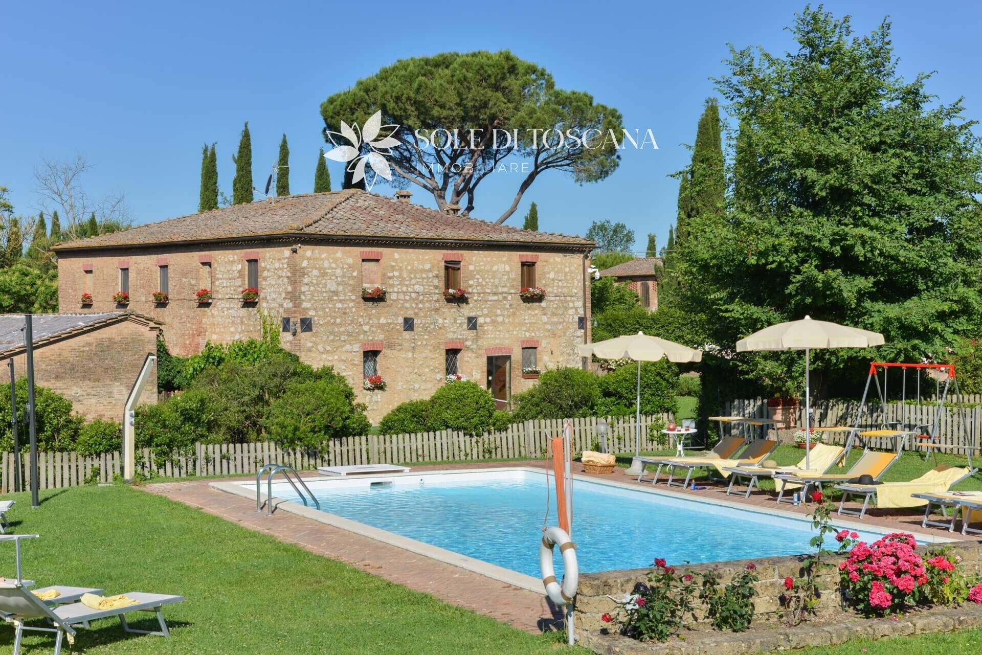 Monteroni_d_Arbia_farmhouse_with_pool_for_sale (4)