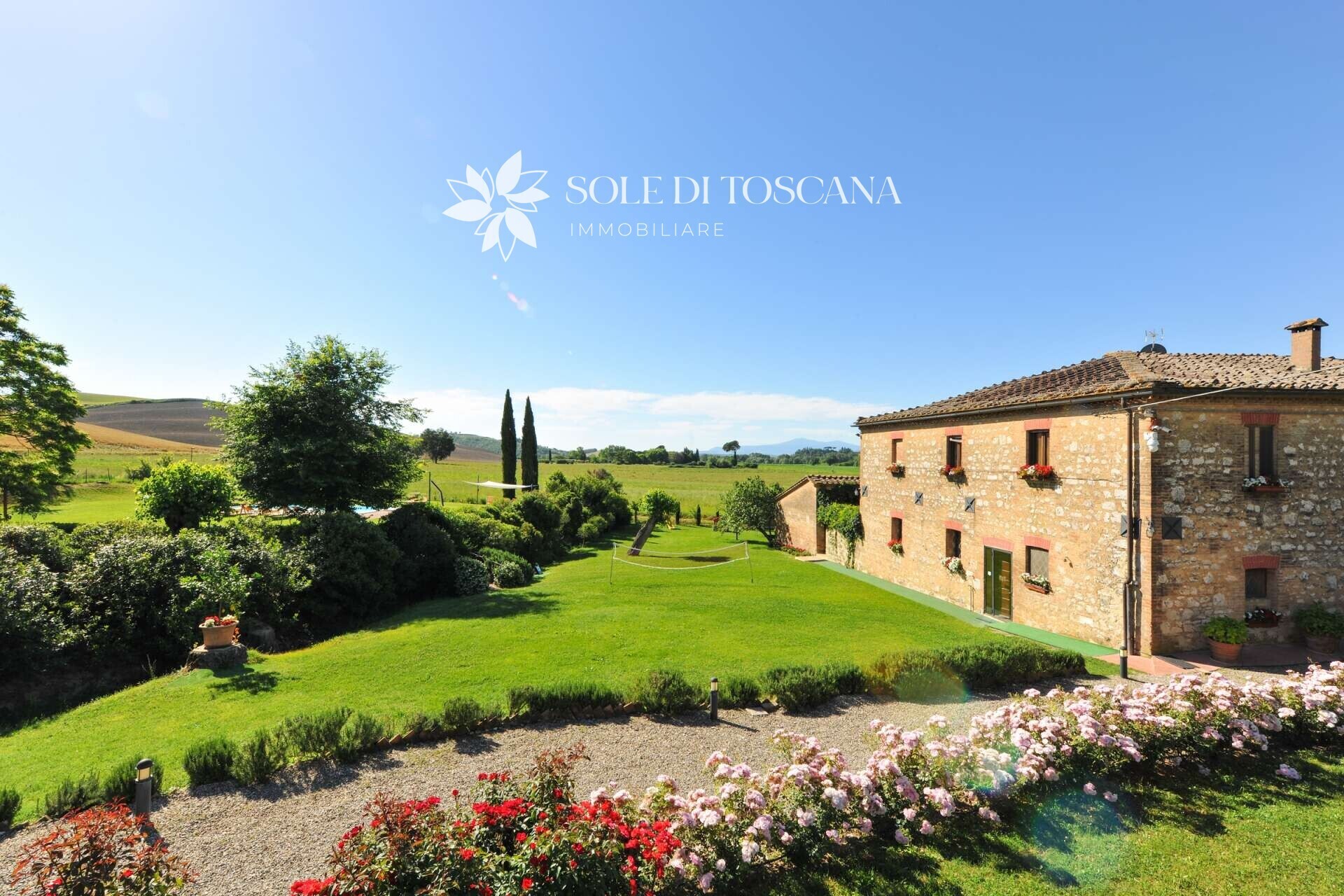 Monteroni_d_Arbia_farmhouse_with_pool_for_sale (2)