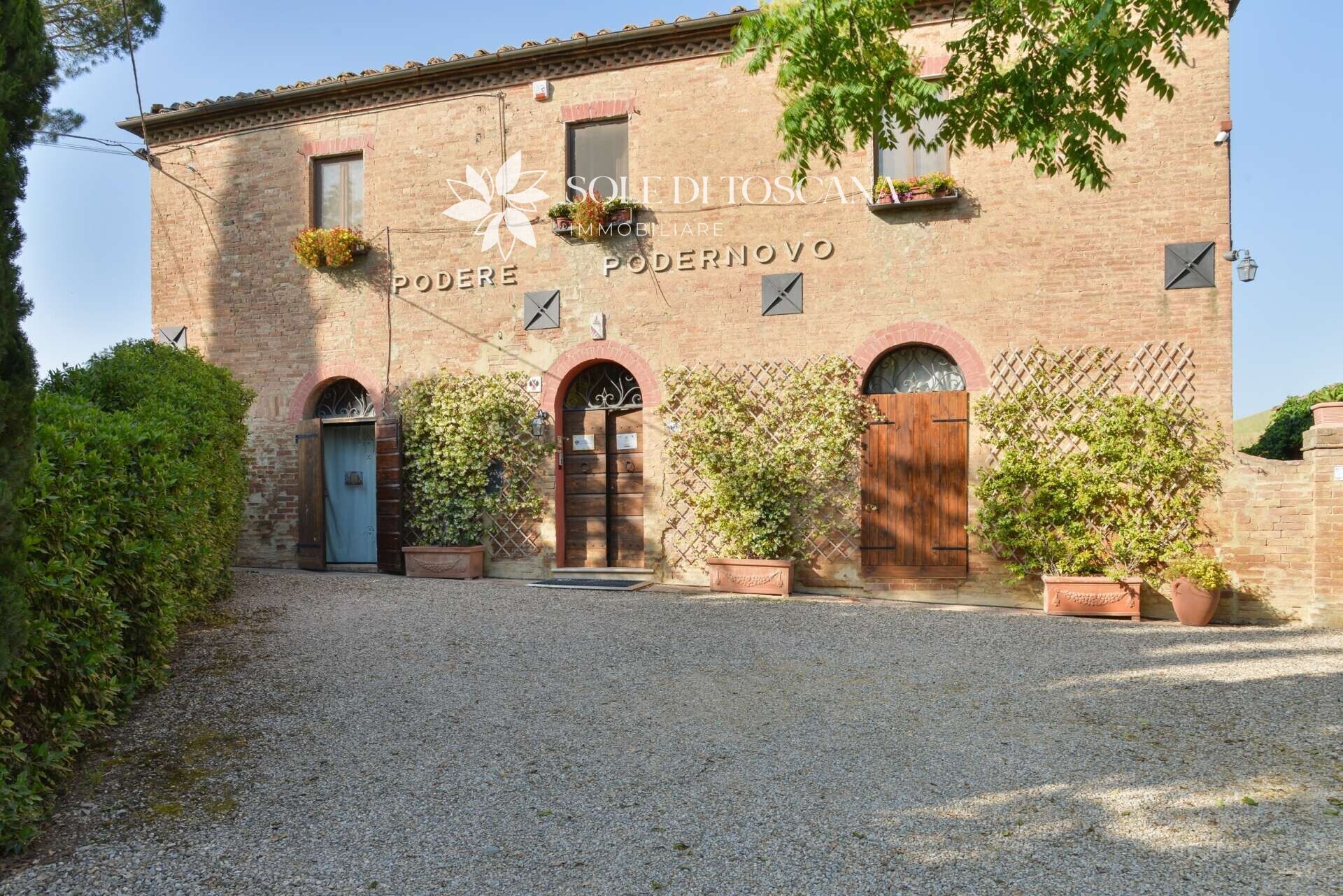 Monteroni_d_Arbia_farmhouse_with_pool_for_sale (6)