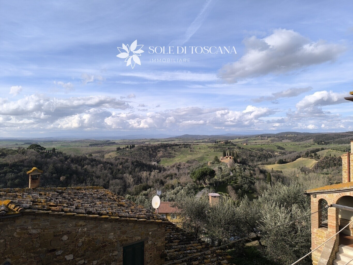 Montisi_terraced_house_with_2_balconies_for_sale (17)