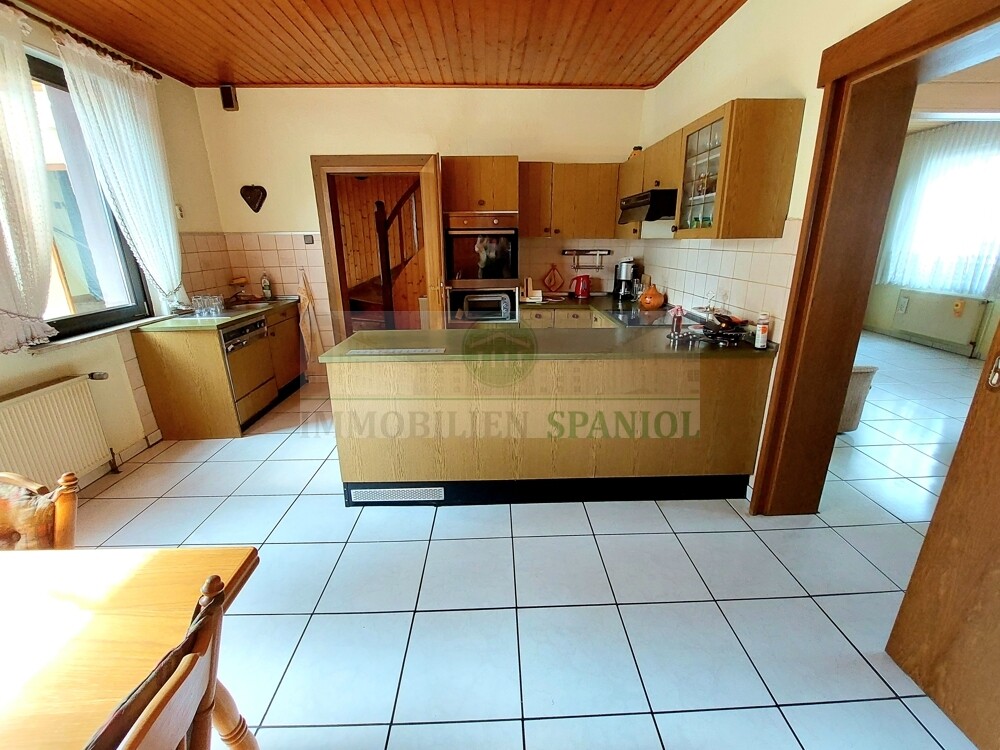 Küche + Durchgang zum Wohnzimmer