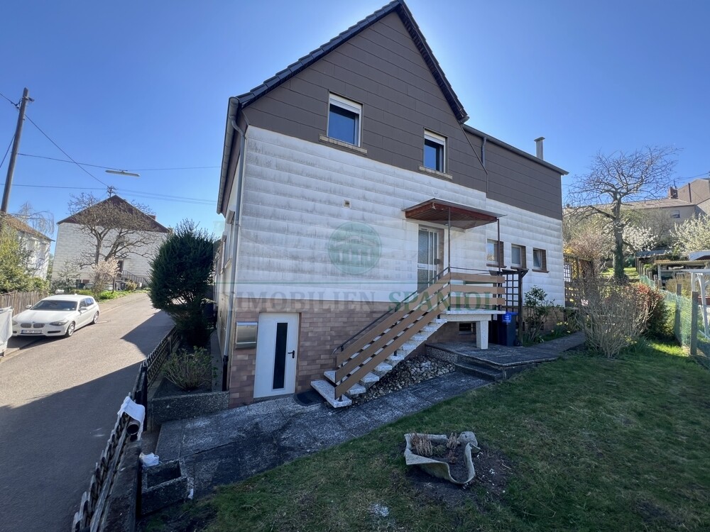 Giebelseite Hauseingangsbereich