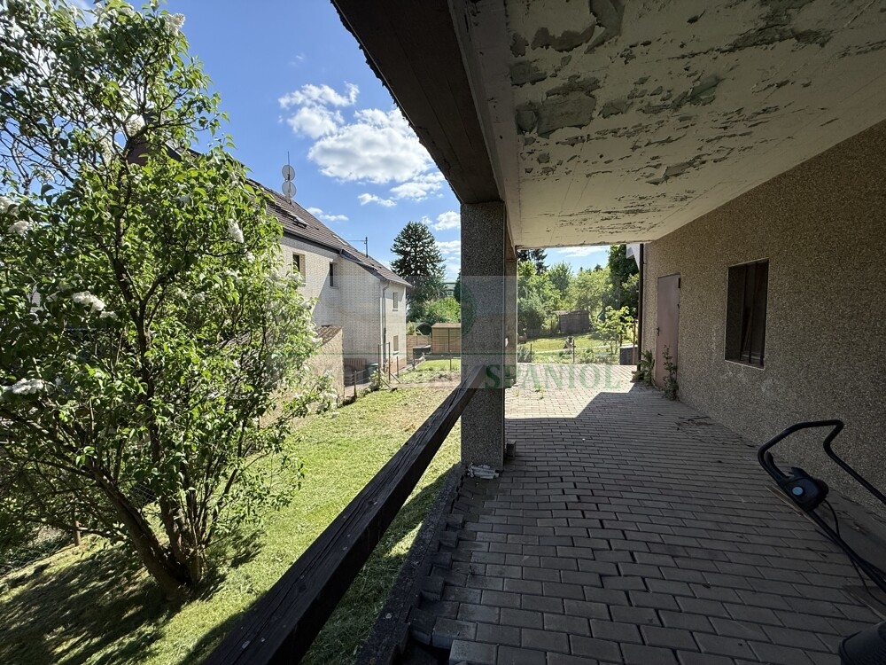 Terrassenbereich unter Balkon