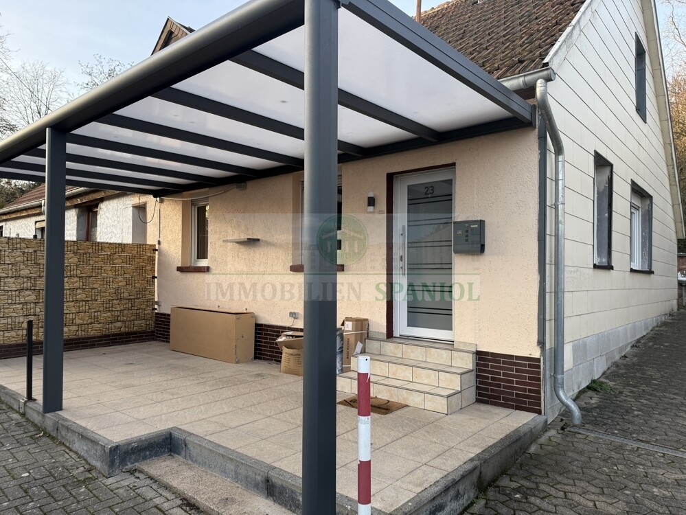 13-Terrassen mit Überdachung vorm Haus