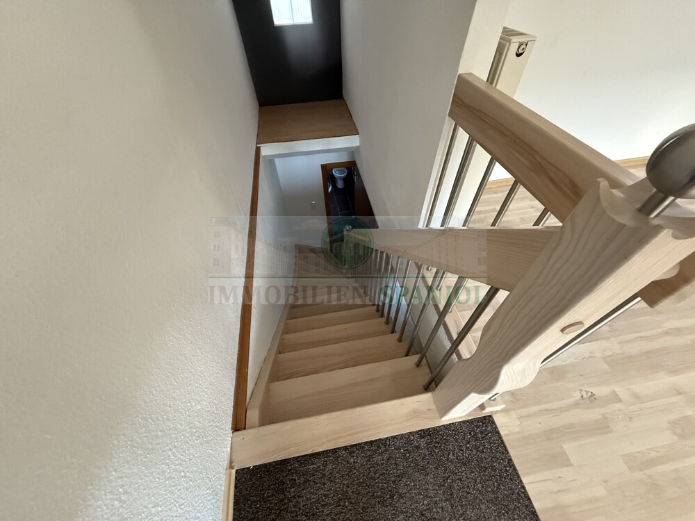 9-Treppe zw EG-OG