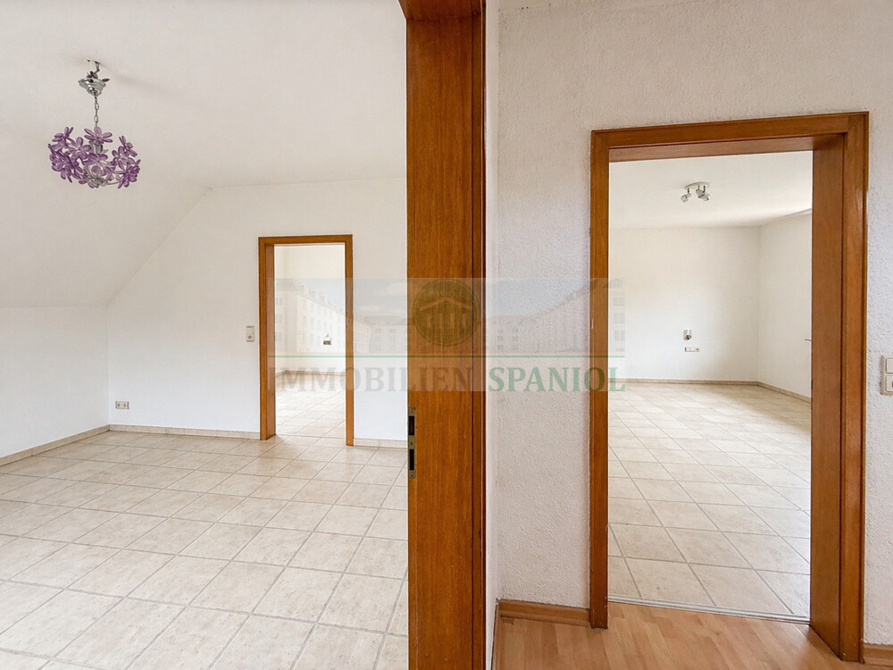 15-Blick vom Flur auf 3 Zimmer OG 