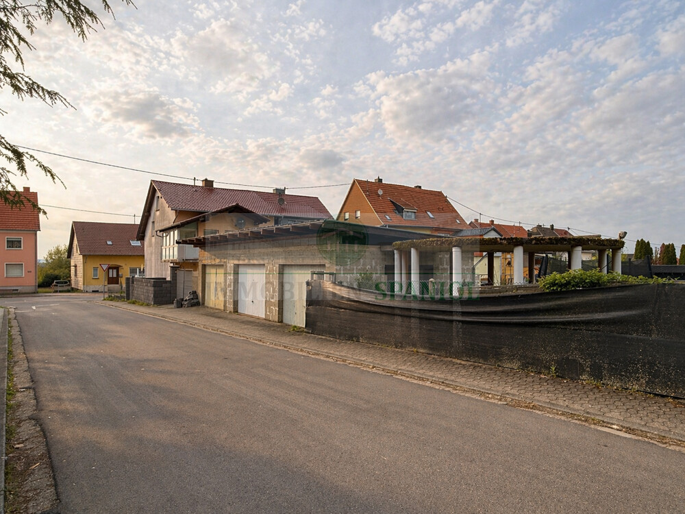20-Außenanlage mit Garagen