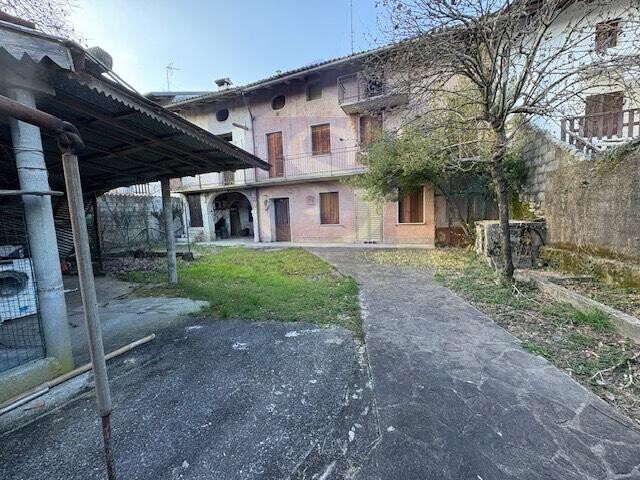 315964820