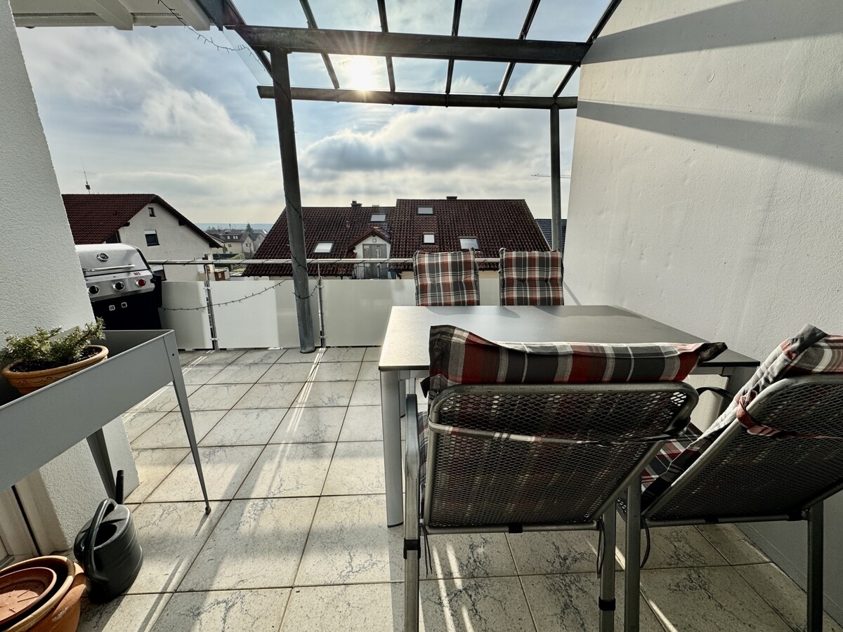 Überdachter Südbalkon obere Ebene