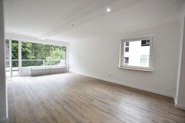 Wohnzimmer mit Panoramafenster