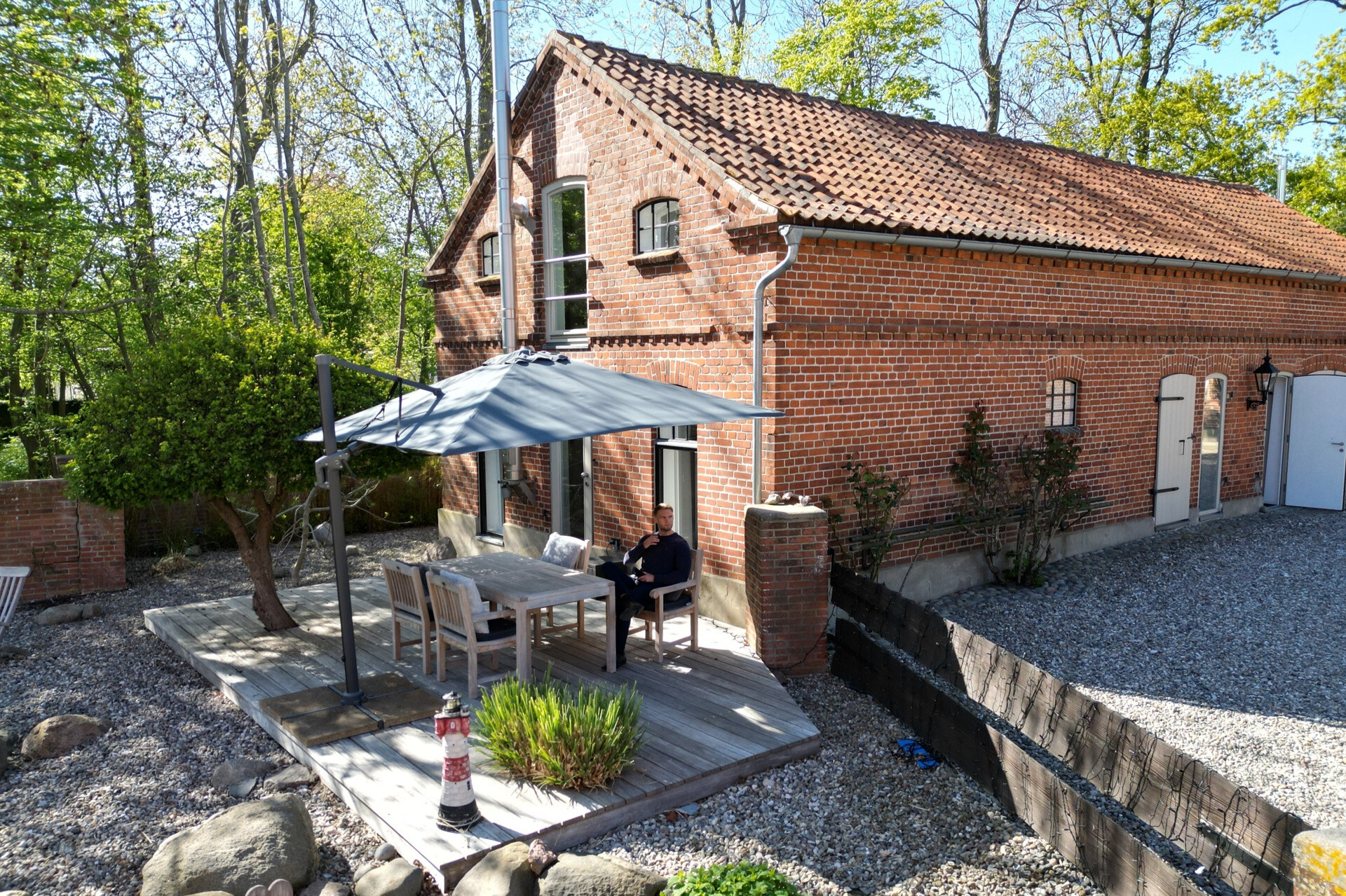 Südterrasse vor Gräseranlage