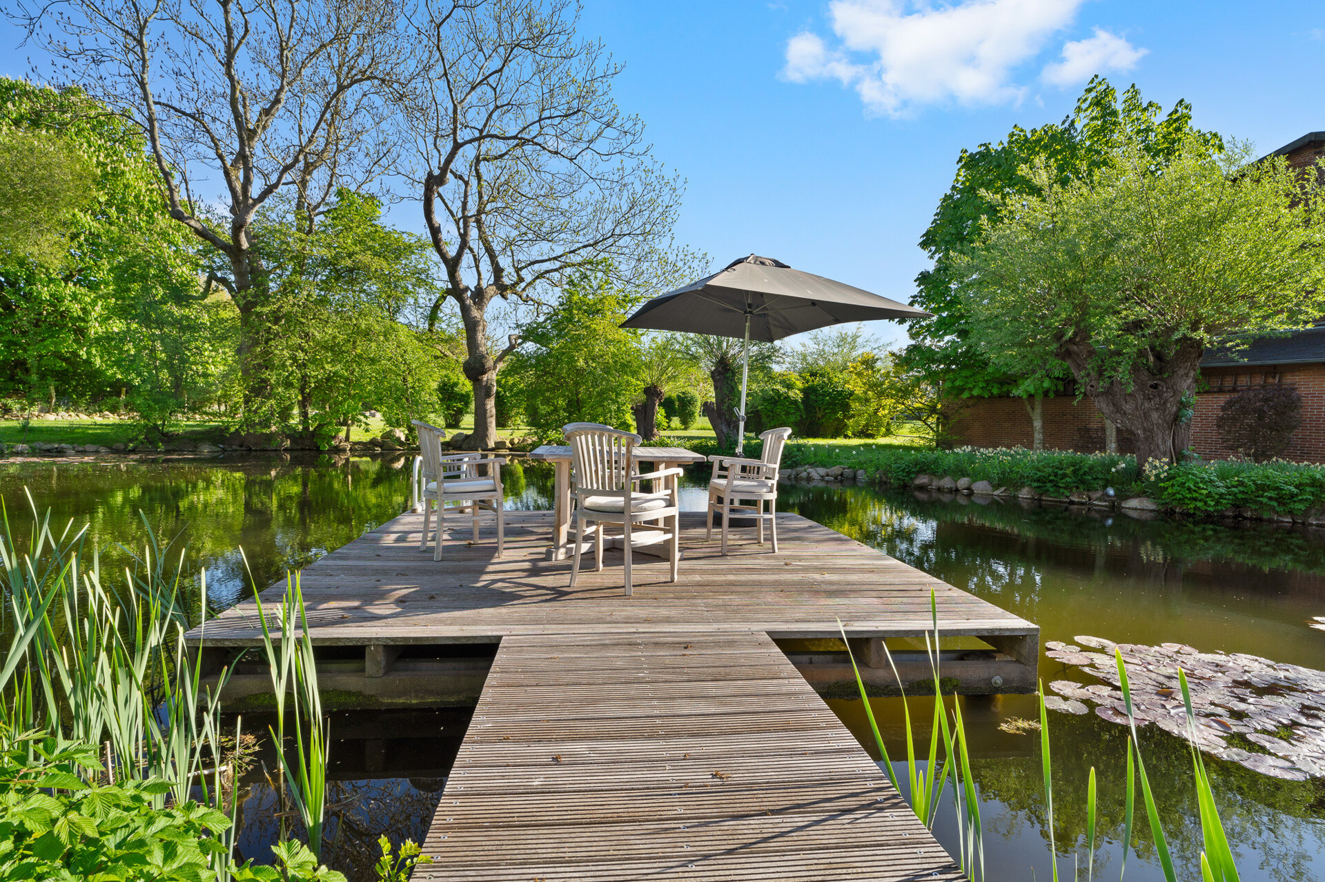 12 m² große Teichterrasse