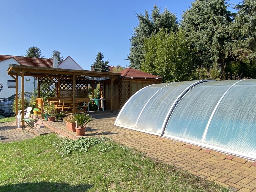 Außenpool und Sitzecke