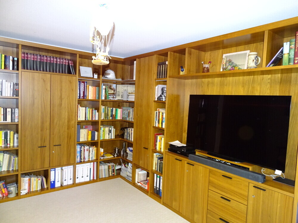 Büro KG