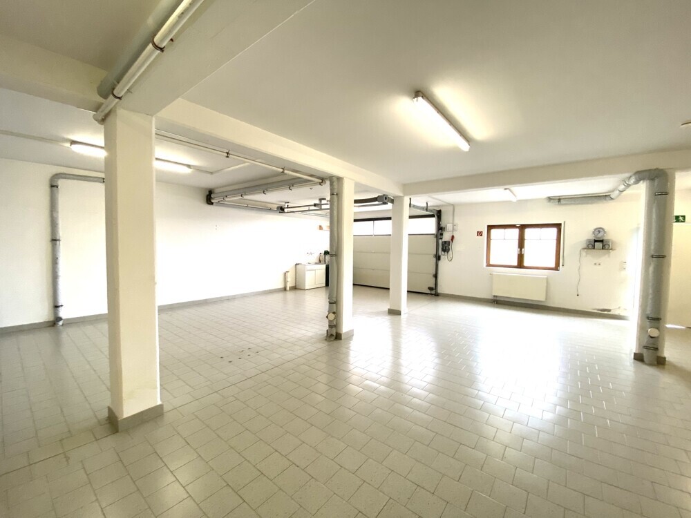 Keller mit großer Garage