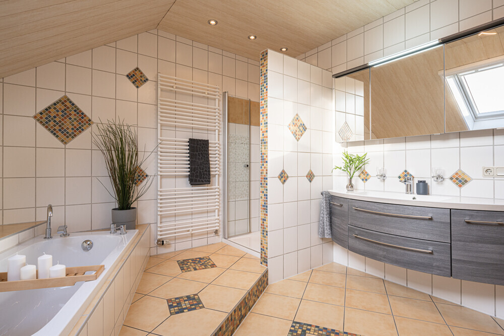 Badezimmer WE links