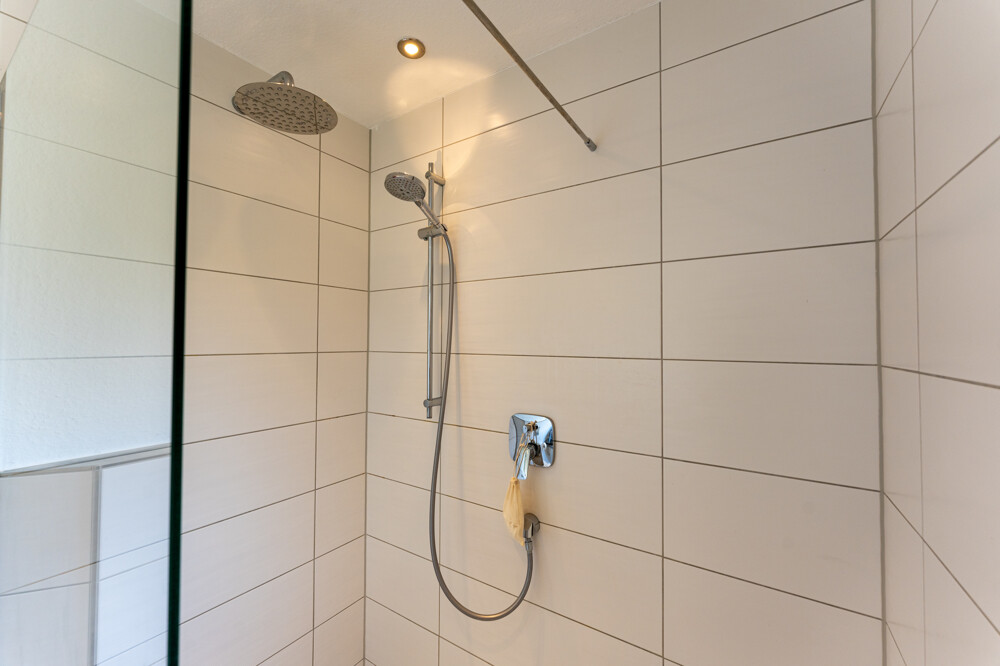große Dusche 
