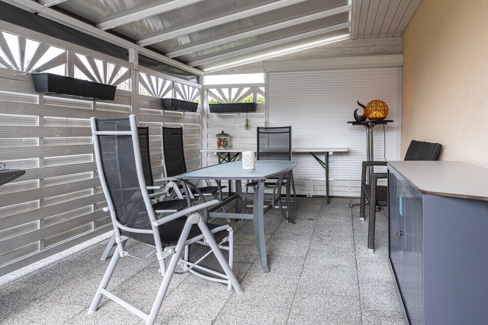 übedachte Terrasse