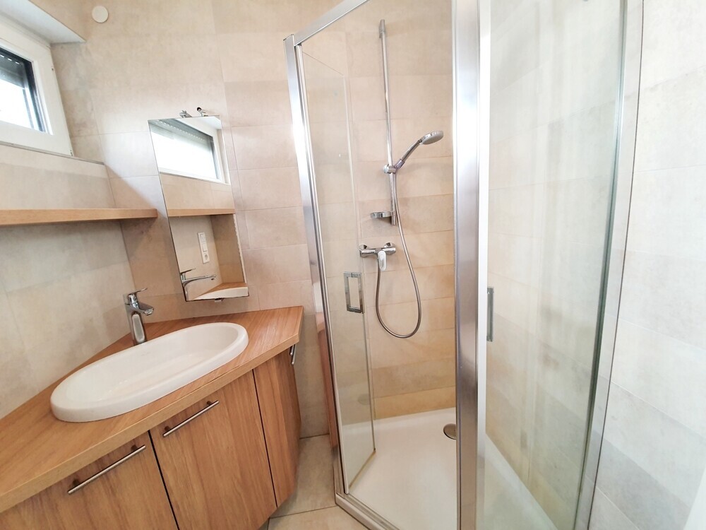 Bad mit Dusche 