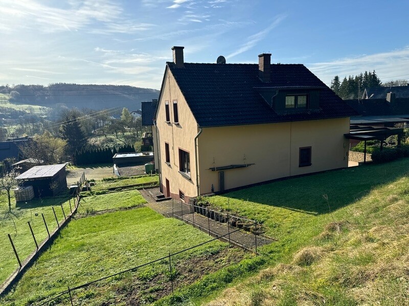 Garten & Hausrückseite