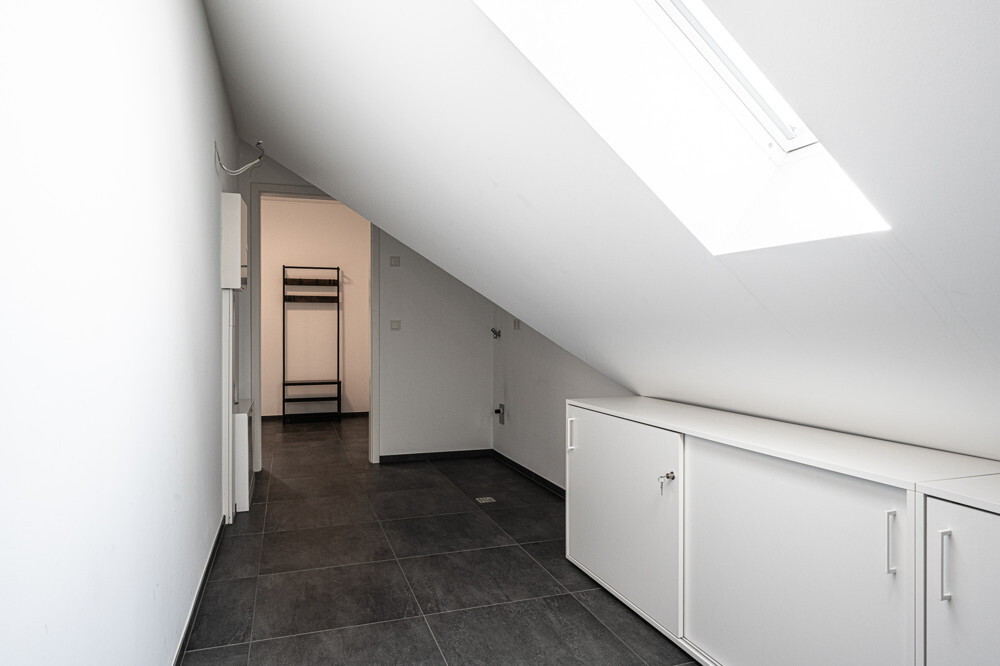 Abstellraum mit Waschmaschinenanschluss