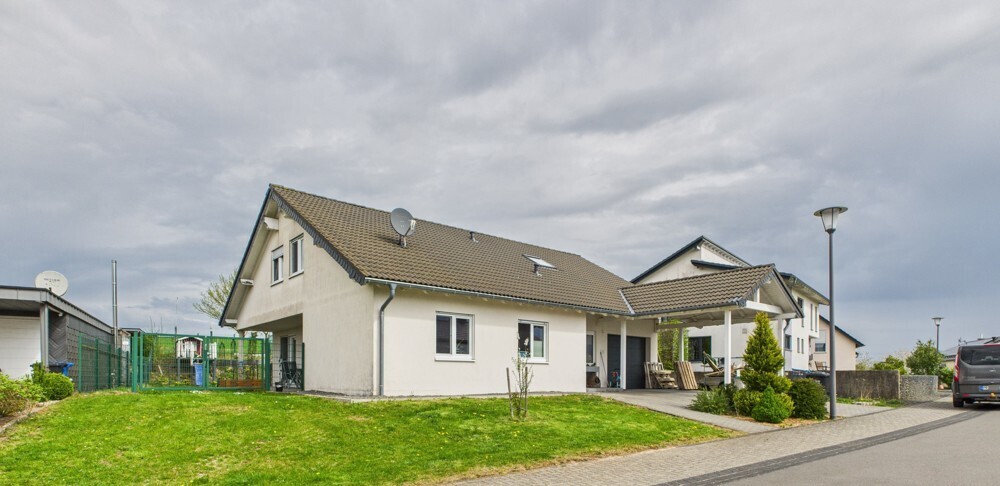 CAM04303G0-PR0042-STILL027