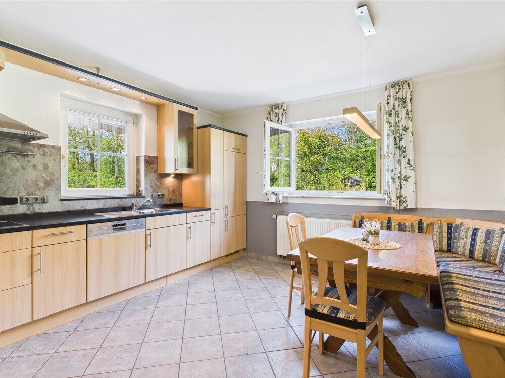 Küche mit Einbauküche