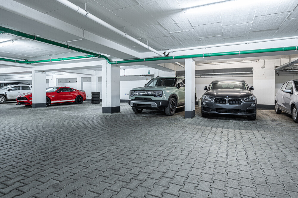 2 Tiefgaragenplätze