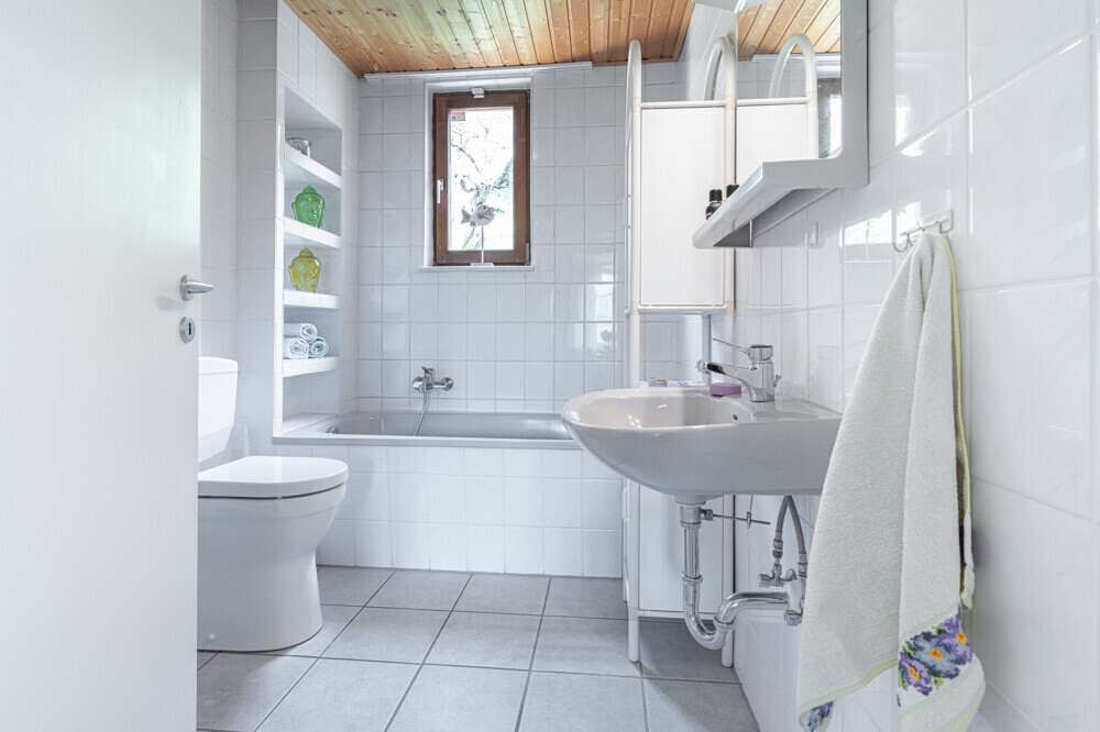 Bad mit Wanne OG