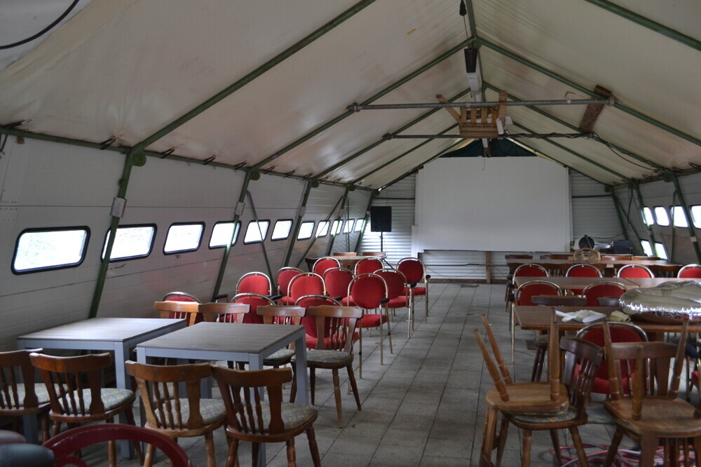Partyzelt_innen