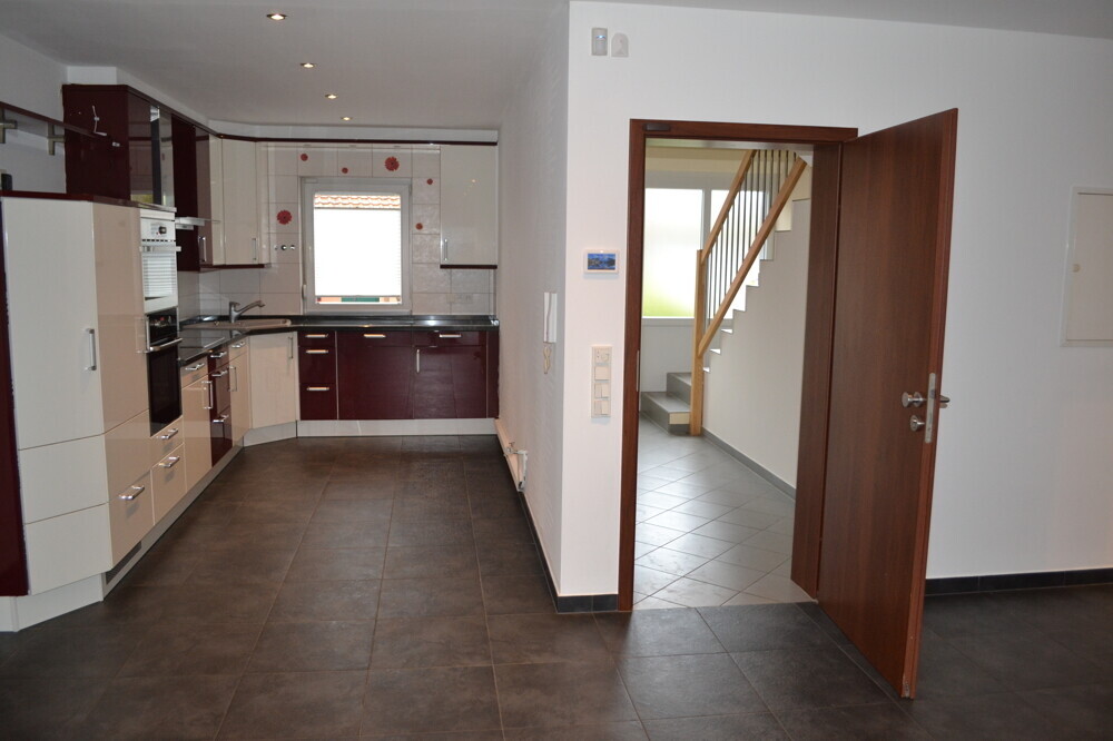 Küche mit Blick in Hauseingang