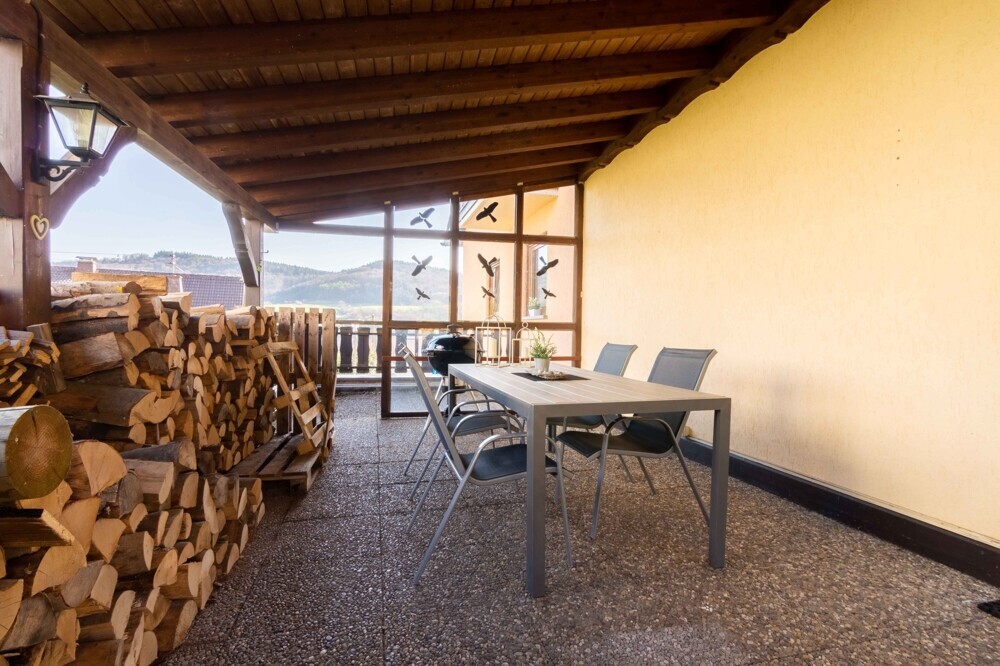 überdachte Terrasse