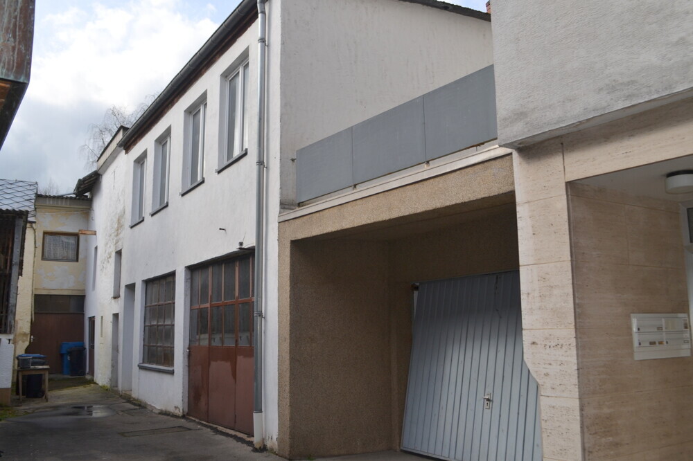 rückseitige Garage