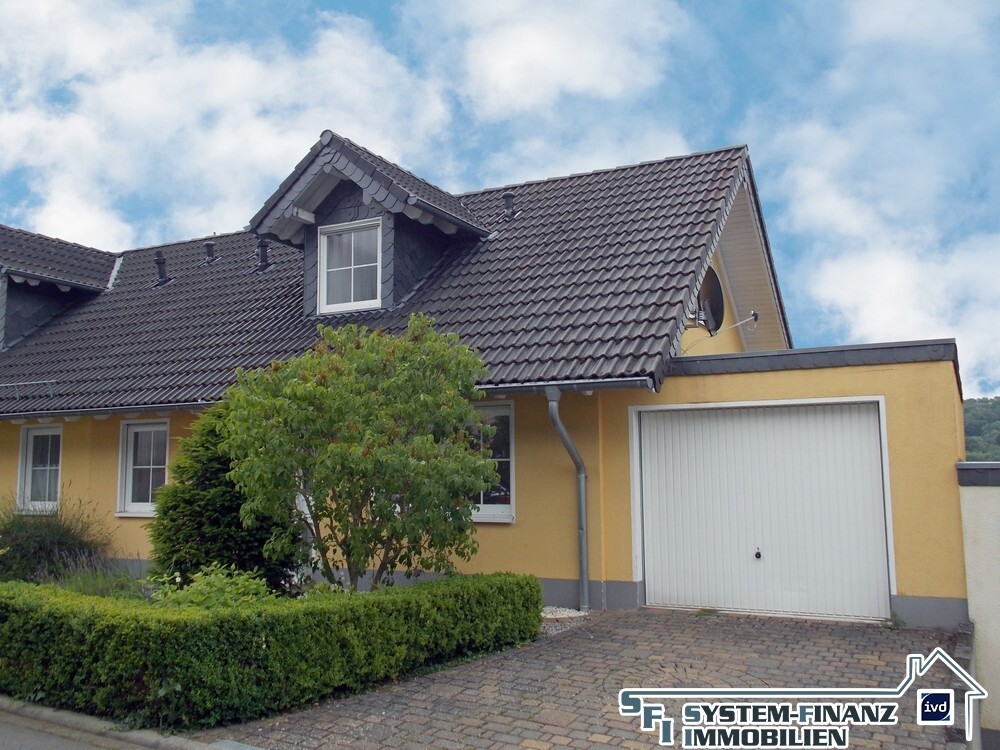 Frontansicht mit Garage