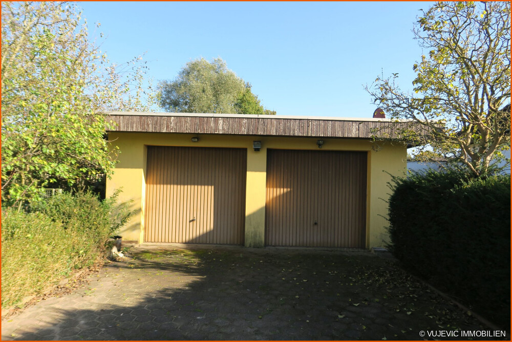 Große Garage