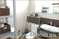 Modernes Duschbad