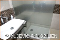 Modernes Duschbad