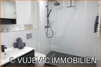Modernes Duschbad
